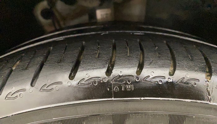 2022 Skoda SLAVIA STYLE 1.0L TSI MT, Petrol, Manual, 27,130 km, Right Front Tyre Tread