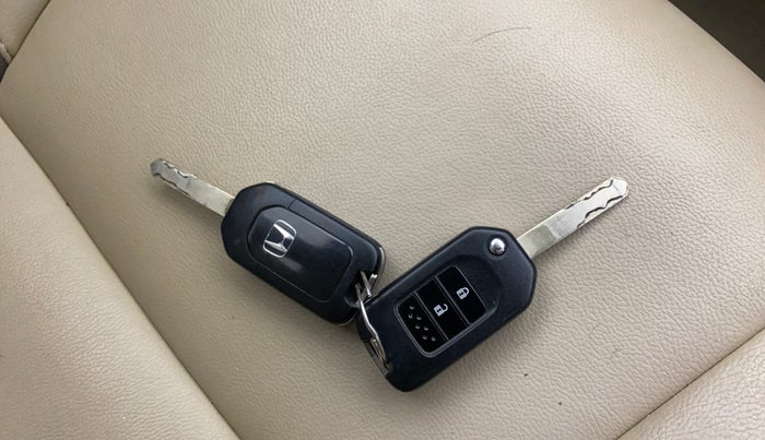 2018 Honda City 1.5L I-VTEC S MT, Petrol, Manual, 1,13,187 km, Key Close Up