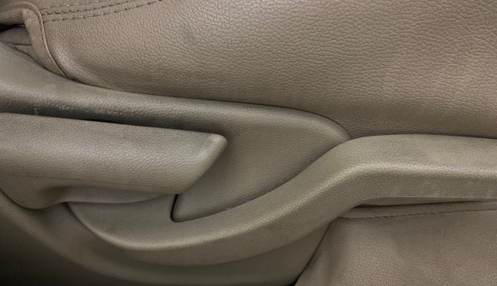 2015 Honda Mobilio 1.5L I-DTEC V, Diesel, Manual, 73,407 km, Driver Side Adjustment Panel