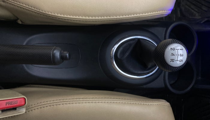 2015 Honda Mobilio 1.5L I-DTEC V, Diesel, Manual, 73,407 km, Gear Lever