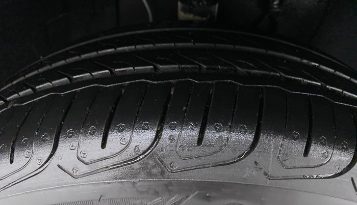 2022 Tata ALTROZ XZA PLUS DARK EDTION, Petrol, Automatic, 5,809 km, Right Front Tyre Tread