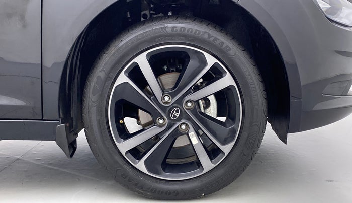 2022 Tata ALTROZ XZA PLUS DARK EDTION, Petrol, Automatic, 5,809 km, Right Front Wheel