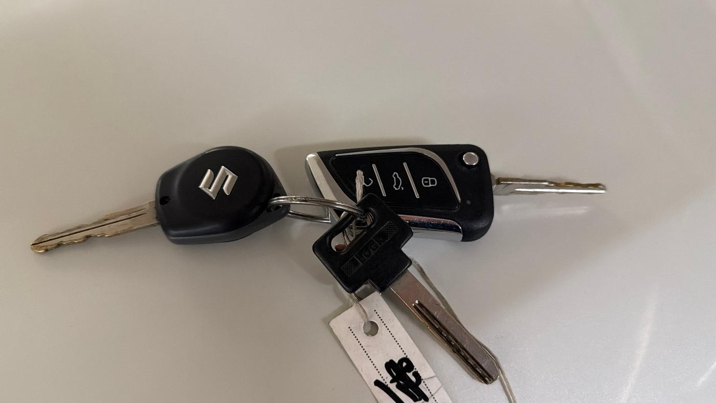2015 Maruti Swift LXI (O), Petrol, Manual, 67,371 km, Key Close Up