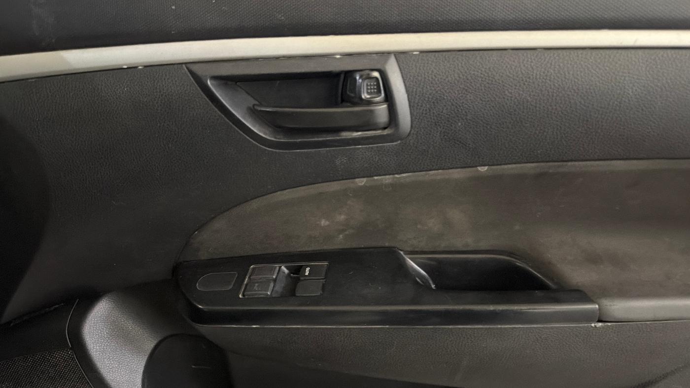 2015 Maruti Swift LXI (O), Petrol, Manual, 67,371 km, Driver Side Door Panels Control