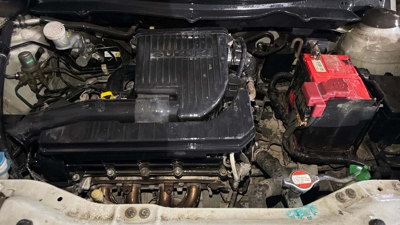 2015 Maruti Swift LXI (O), Petrol, Manual, 67,371 km, Engine View
