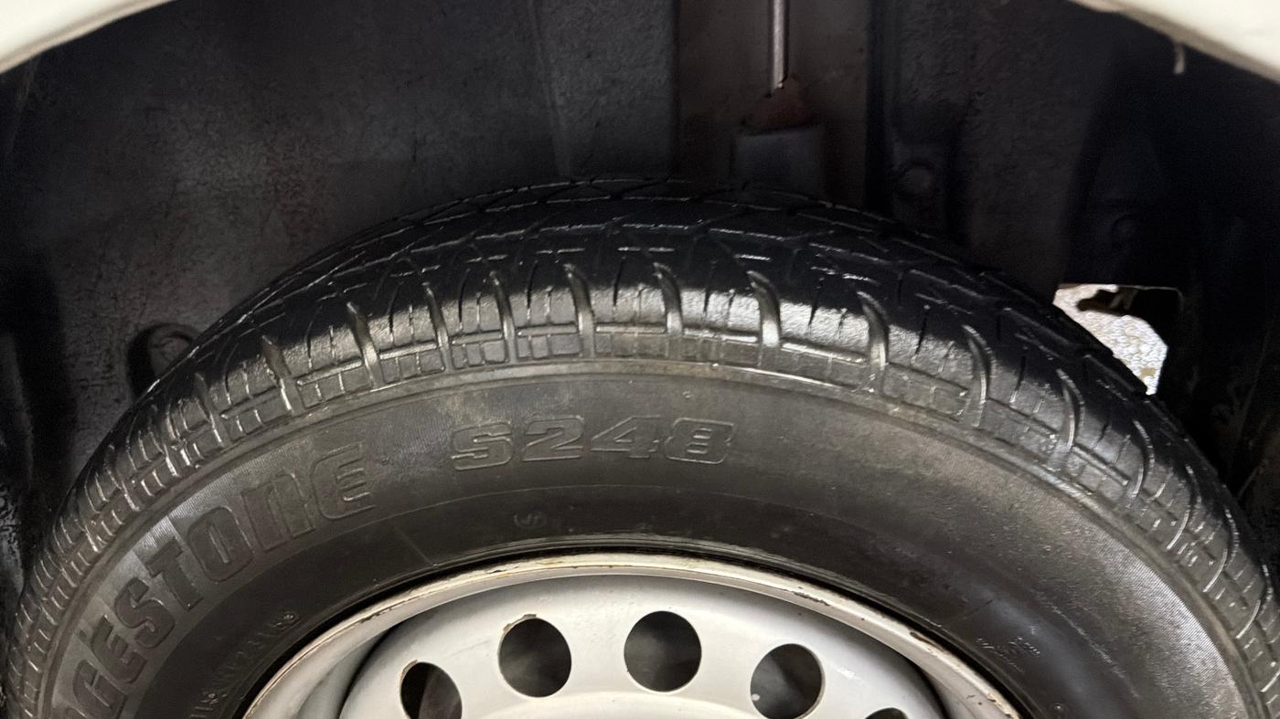 2015 Maruti Swift LXI (O), Petrol, Manual, 67,371 km, Left Rear Tyre Tread