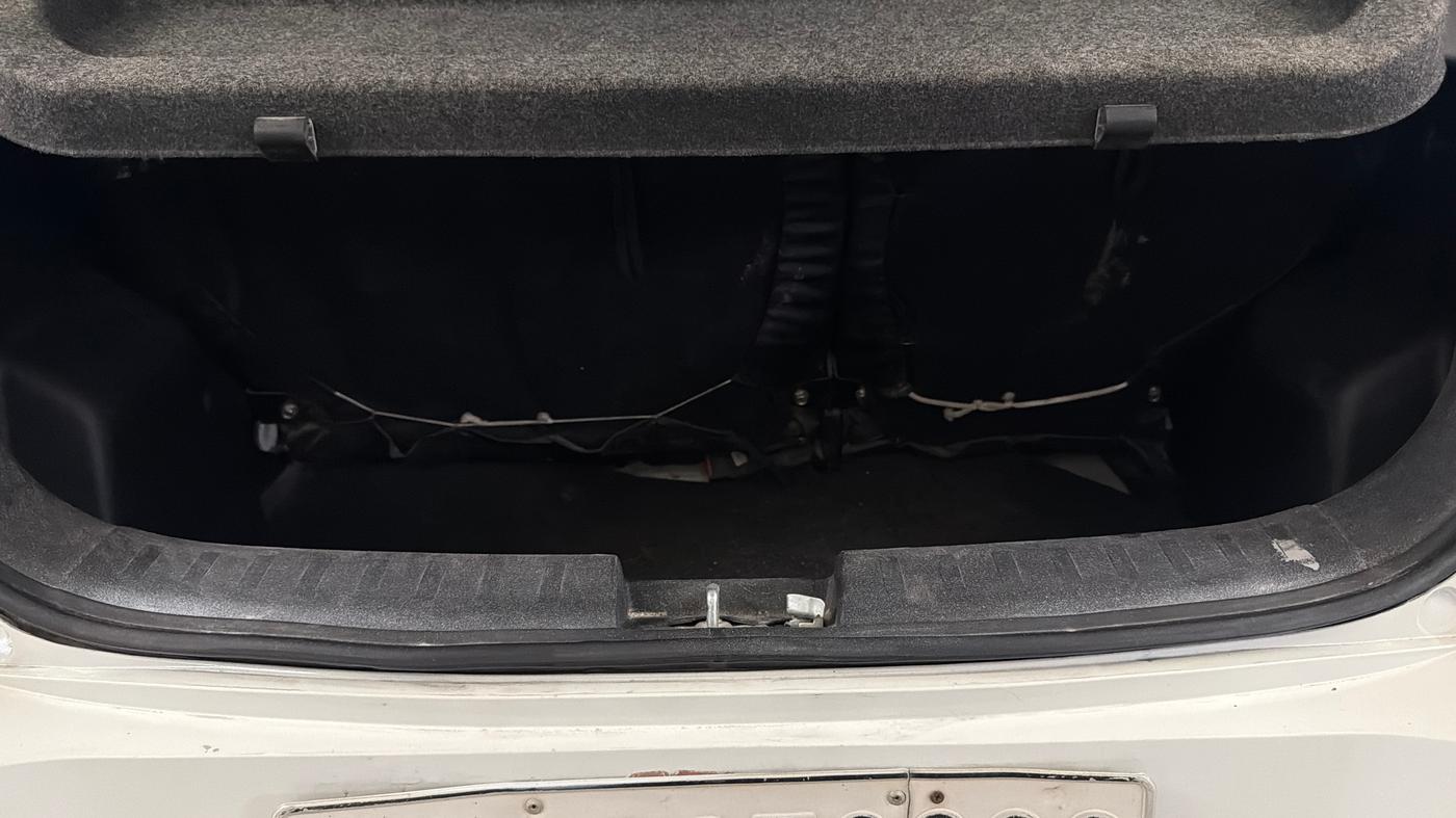 2015 Maruti Swift LXI (O), Petrol, Manual, 67,371 km, Boot Inside