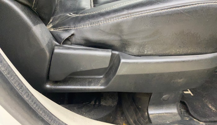 2020 Renault TRIBER RXZ, Petrol, Manual, 71,941 km, Driver Side Adjustment Panel