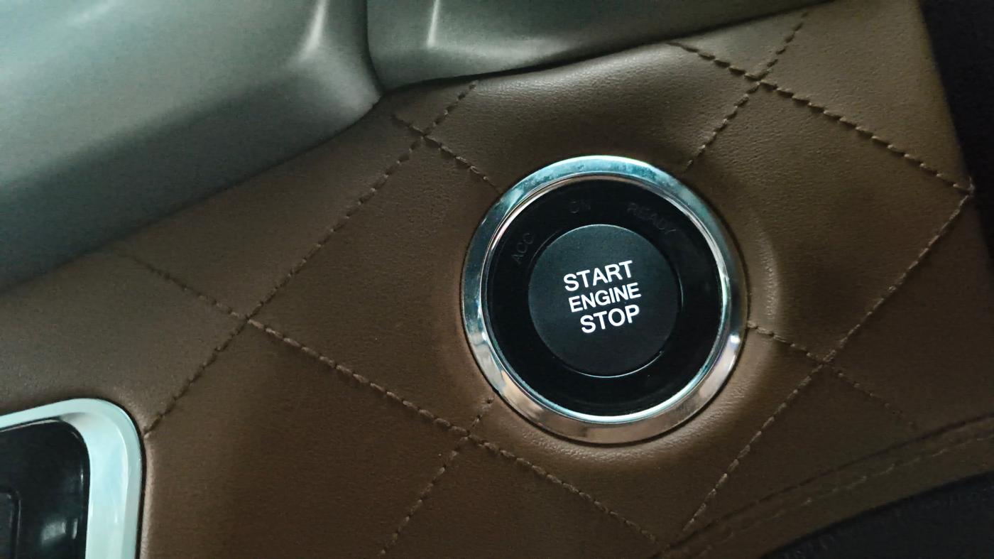 2019 Mahindra ALTURAS G4 4WD AT, Diesel, Automatic, 1,02,576 km, Keyless Start/ Stop Button