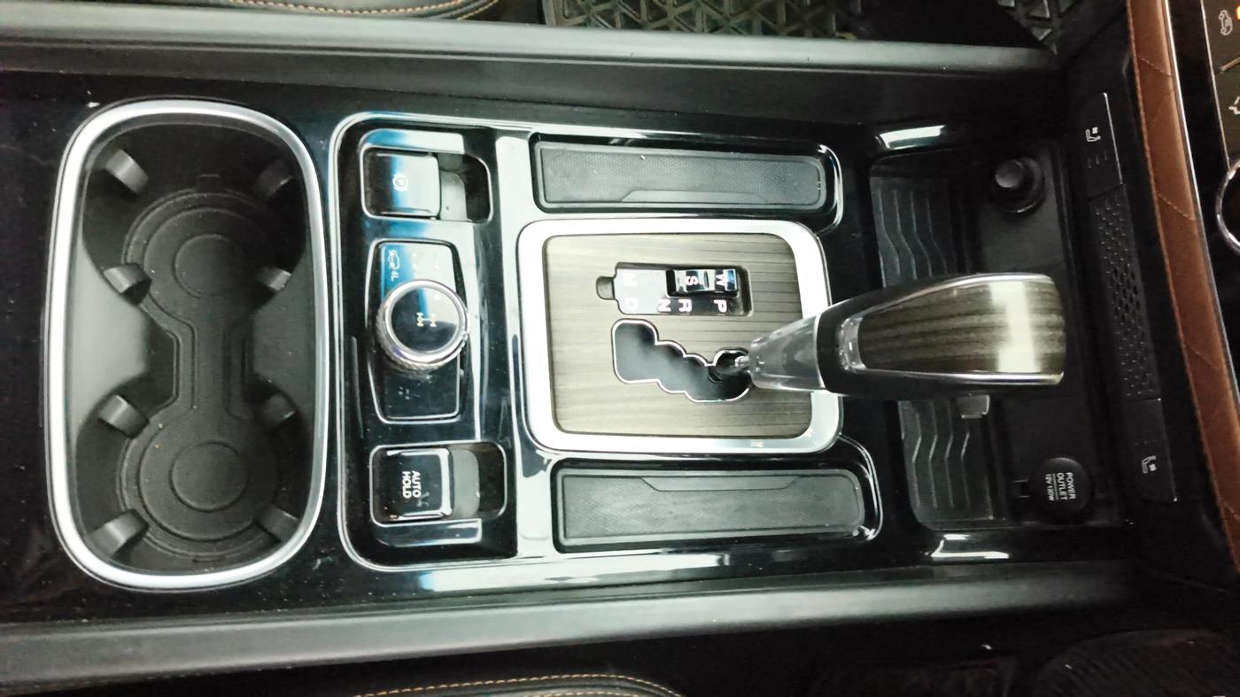 2019 Mahindra ALTURAS G4 4WD AT, Diesel, Automatic, 1,02,576 km, Gear Lever