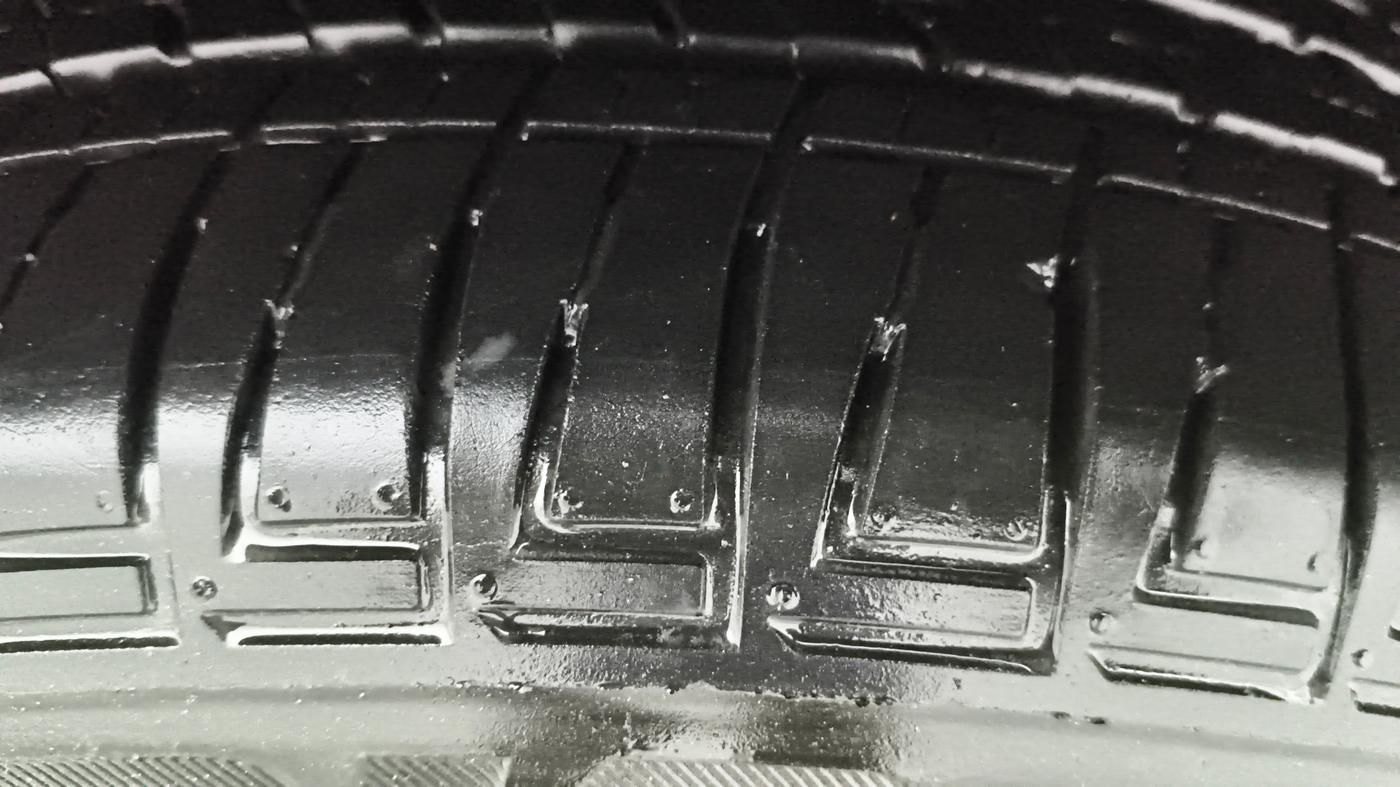 2019 Mahindra ALTURAS G4 4WD AT, Diesel, Automatic, 1,02,576 km, Left Rear Tyre Tread