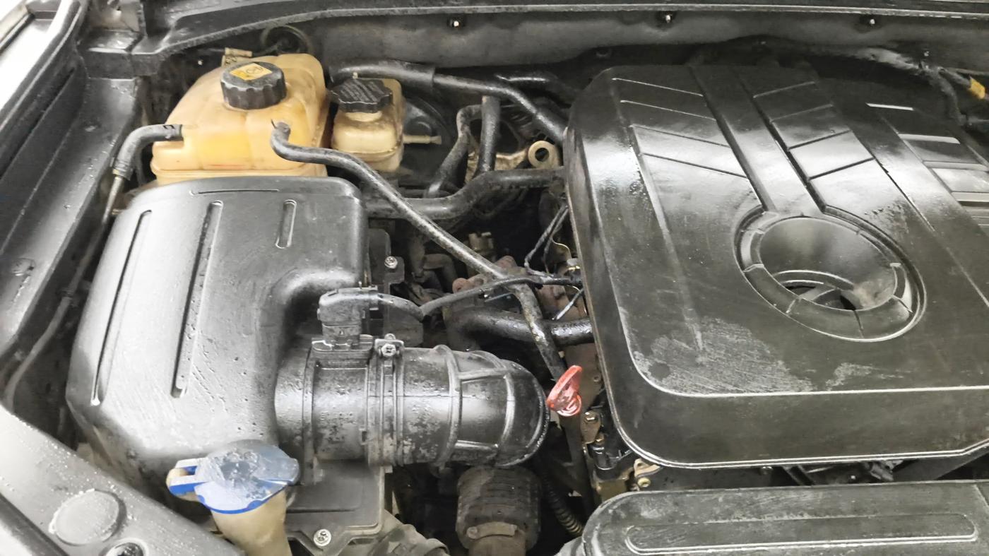 2019 Mahindra ALTURAS G4 4WD AT, Diesel, Automatic, 1,02,576 km, Engine View - Right
