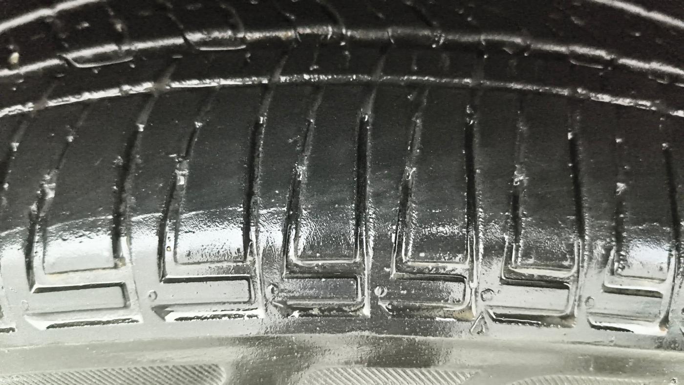 2019 Mahindra ALTURAS G4 4WD AT, Diesel, Automatic, 1,02,576 km, Right Front Tyre Tread