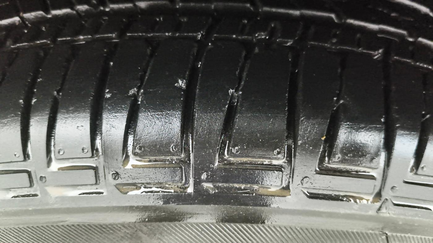 2019 Mahindra ALTURAS G4 4WD AT, Diesel, Automatic, 1,02,576 km, Right Rear Tyre Tread