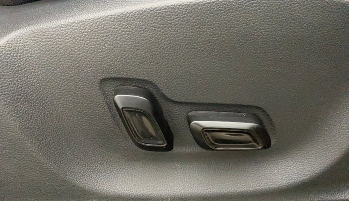 2023 MG ASTOR SAVVY 1.3 TURBO AT S RED, Petrol, Automatic, 32,722 km, Driver Side Adjustment Panel