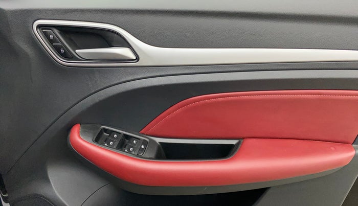 2023 MG ASTOR SAVVY 1.3 TURBO AT S RED, Petrol, Automatic, 32,722 km, Driver Side Door Panels Control