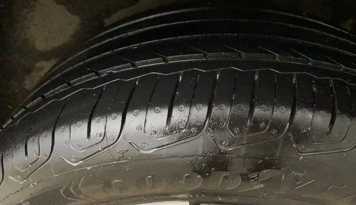 2023 MG ASTOR SAVVY 1.3 TURBO AT S RED, Petrol, Automatic, 32,722 km, Left Rear Tyre Tread