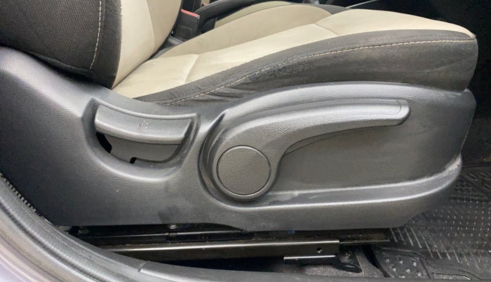 2015 Hyundai Elite i20 ASTA 1.2, Petrol, Manual, 1,09,732 km, Driver Side Adjustment Panel