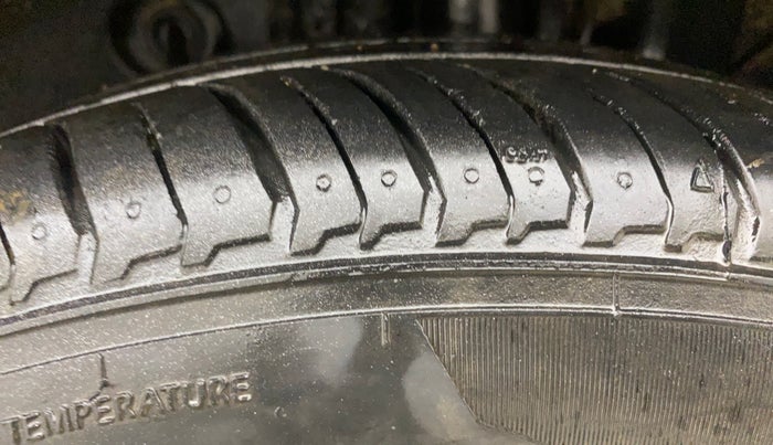 2015 Hyundai Elite i20 ASTA 1.2, Petrol, Manual, 1,09,732 km, Left Rear Tyre Tread