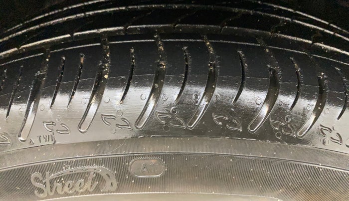 2015 Hyundai Elite i20 ASTA 1.2, Petrol, Manual, 1,09,732 km, Right Front Tyre Tread