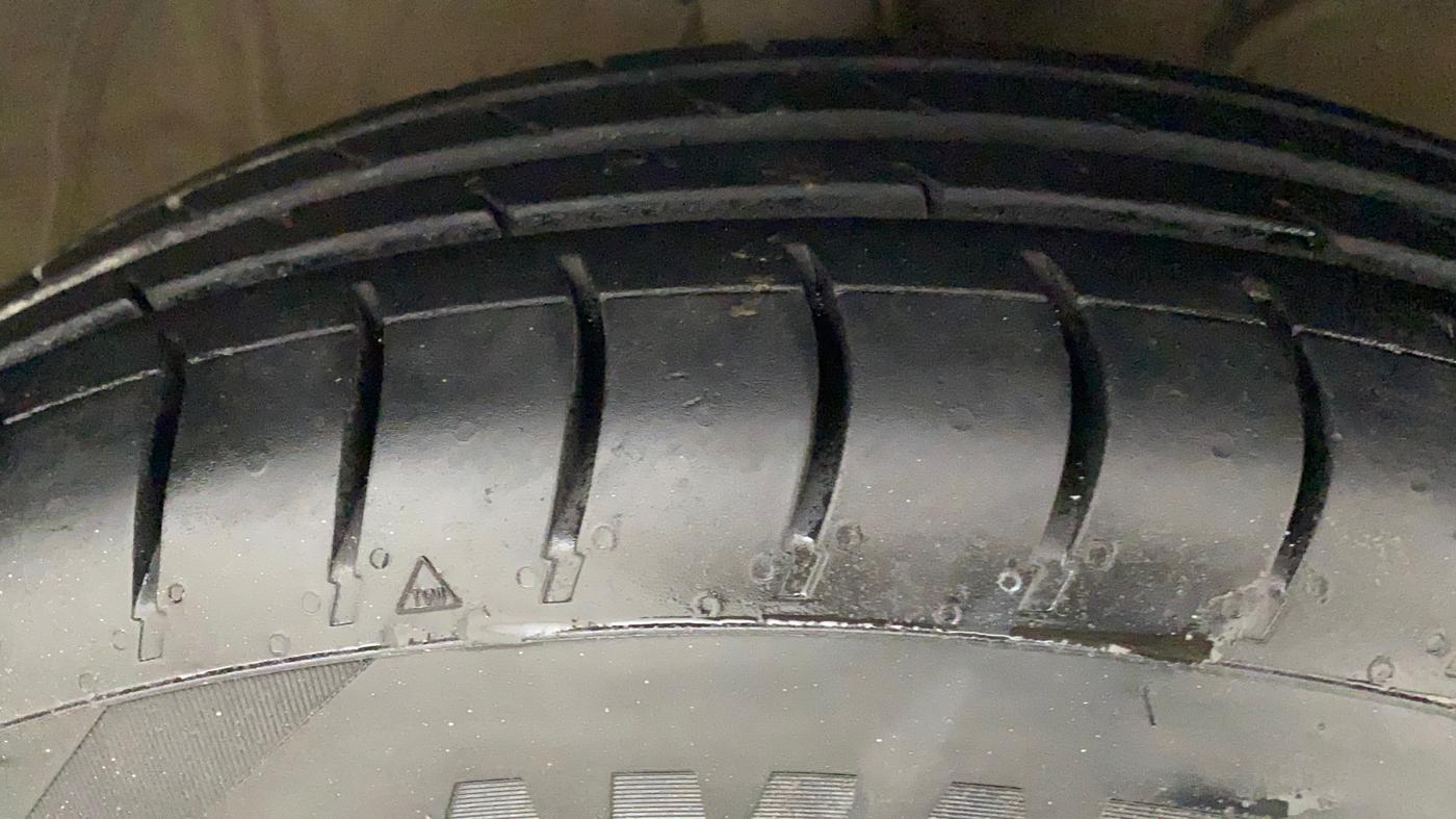 2019 Maruti Swift LXI, Petrol, Manual, 74,150 km, Right Front Tyre Tread