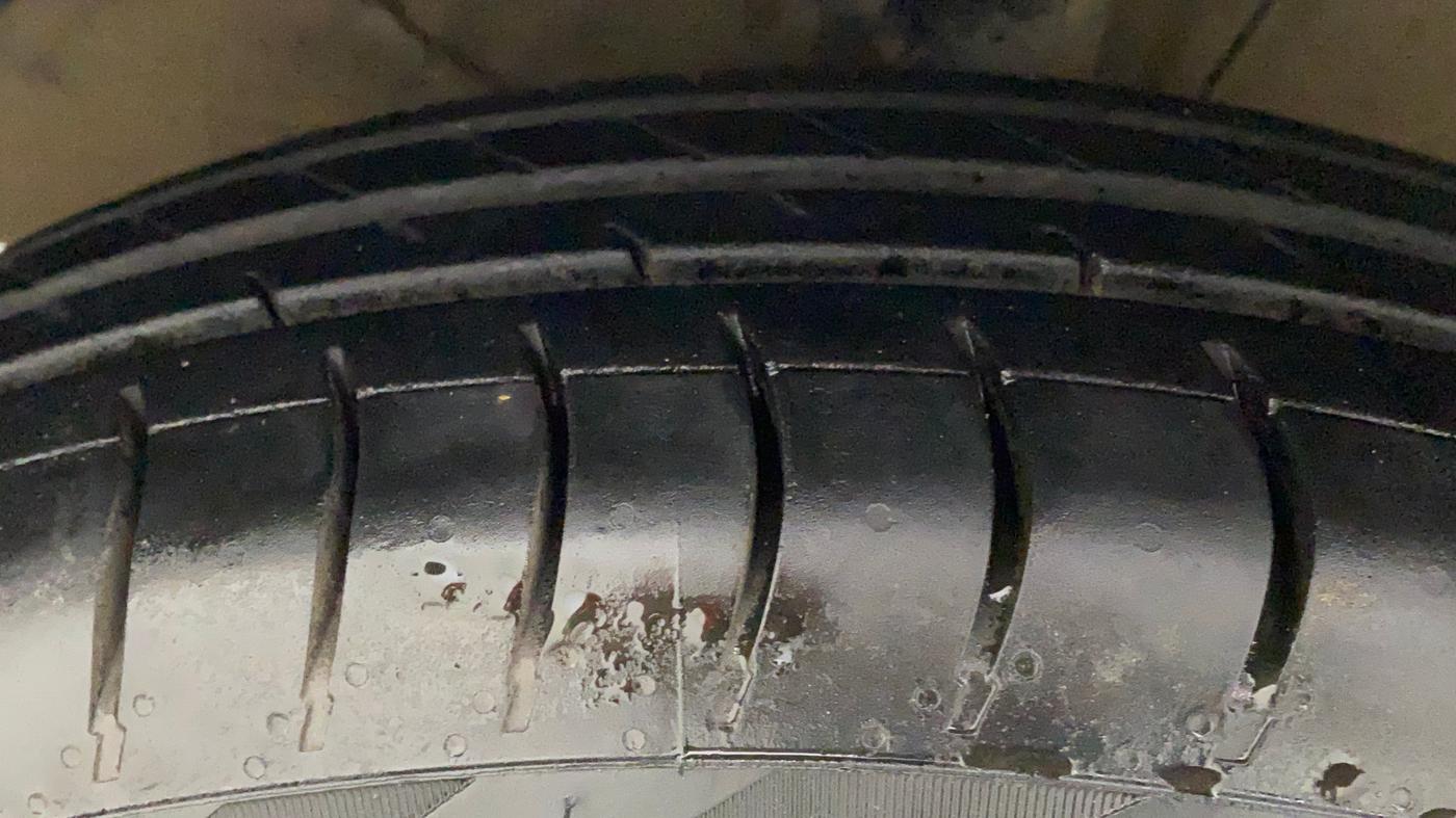2019 Maruti Swift LXI, Petrol, Manual, 74,150 km, Left Front Tyre Tread