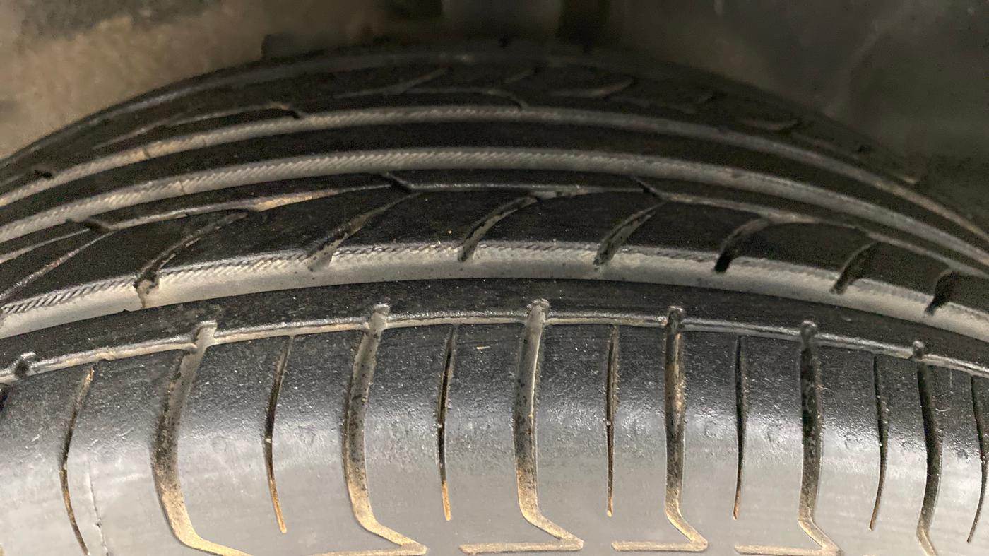 2011 Hyundai i20 SPORTZ 1.2 O, Petrol, Manual, 58,669 km, Left Front Tyre Tread