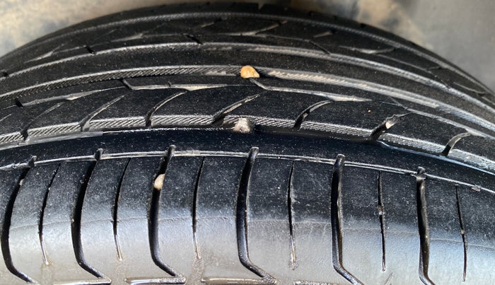 2021 Volkswagen Polo COMFORTLINE 1.0L TSI AT, Petrol, Automatic, 60,979 km, Left Rear Tyre Tread