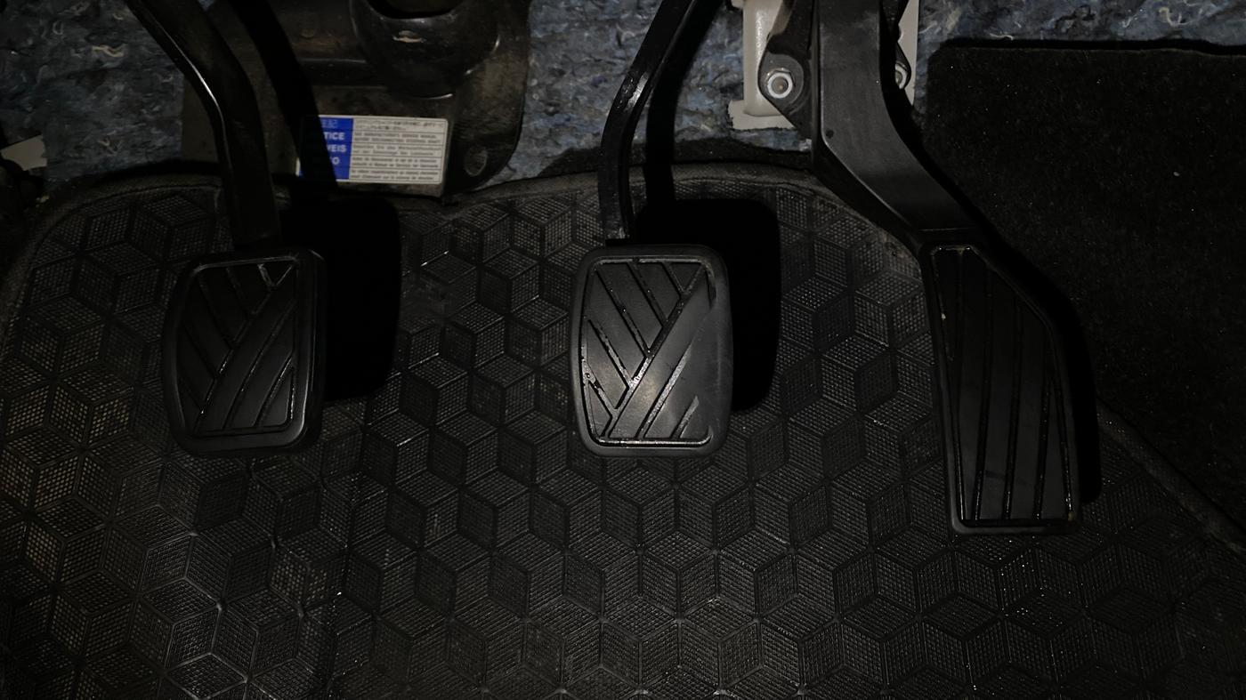 2021 Maruti Vitara Brezza LXI, Petrol, Manual, 1,03,596 km, Pedals