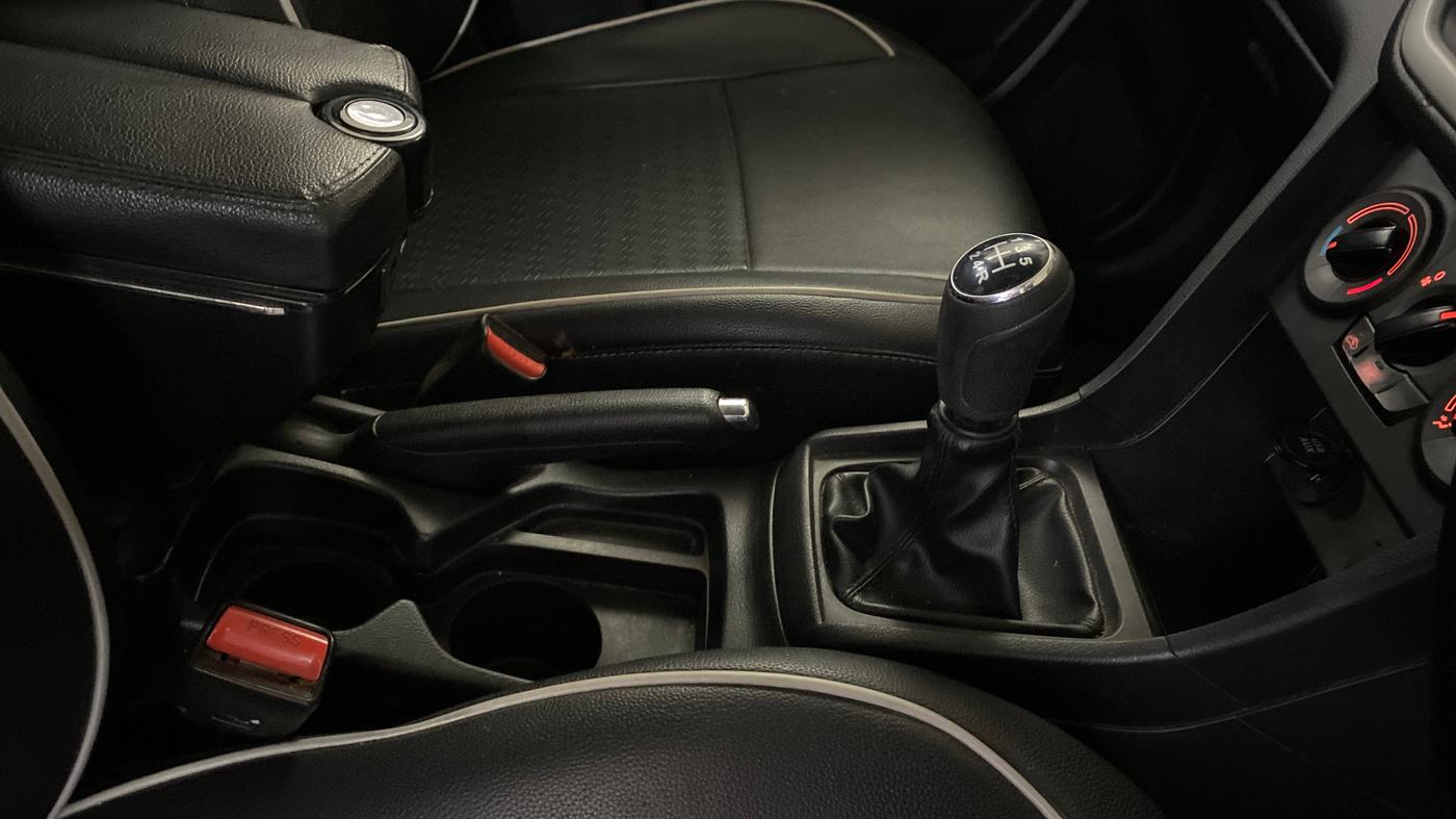 2021 Maruti Vitara Brezza LXI, Petrol, Manual, 1,03,596 km, Gear Lever