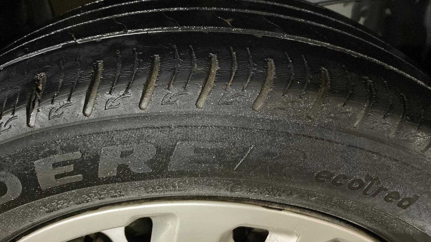 2021 Maruti Vitara Brezza LXI, Petrol, Manual, 1,03,596 km, Right Front Tyre Tread