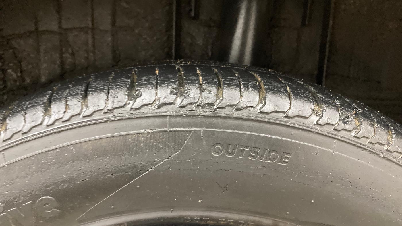 2019 Renault TRIBER RXZ, Petrol, Manual, 34,483 km, Left Rear Tyre Tread