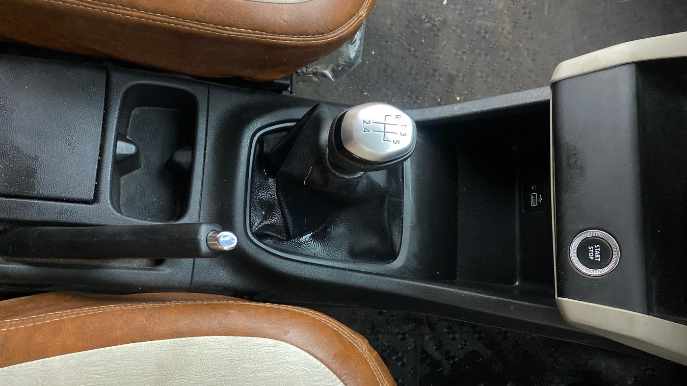 2019 Renault TRIBER RXZ, Petrol, Manual, 34,483 km, Gear Lever
