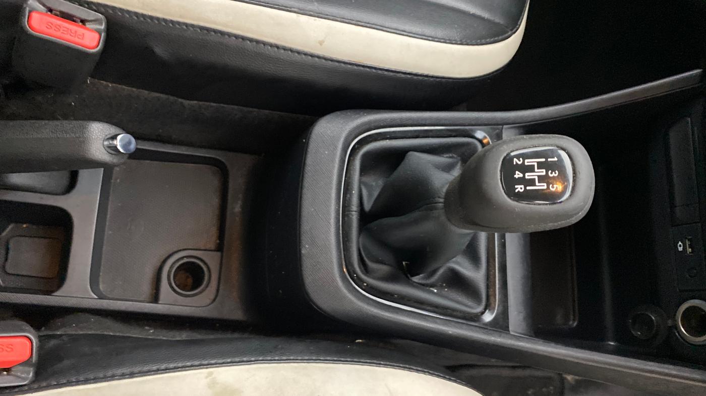 2022 Tata PUNCH ACCOMPLISHED MT, Petrol, Manual, 72,131 km, Gear Lever