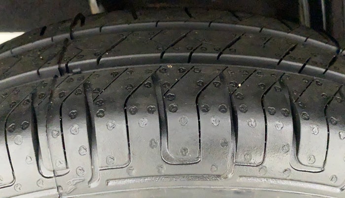 2018 Datsun Redi Go T(O) 1.0 AMT, Petrol, Automatic, 8,178 km, Right Rear Tyre Tread