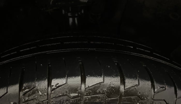 2020 Hyundai VENUE SX PLUS 1.0 TURBO DCT, Petrol, Automatic, 1,46,088 km, Right Front Tyre Tread