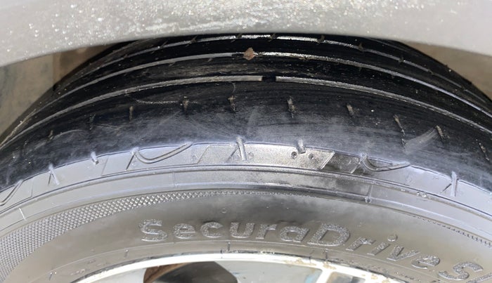 2017 Hyundai Creta SX PLUS AT 1.6 PETROL, Petrol, Automatic, 98,152 km, Right Front Tyre Tread