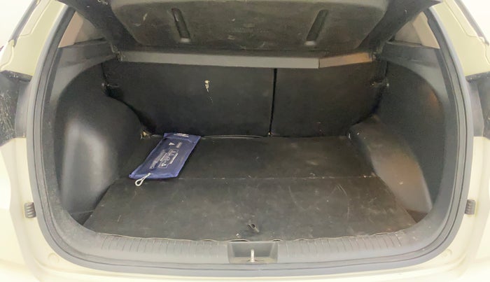 2017 Hyundai Creta SX PLUS AT 1.6 PETROL, Petrol, Automatic, 98,152 km, Boot Inside