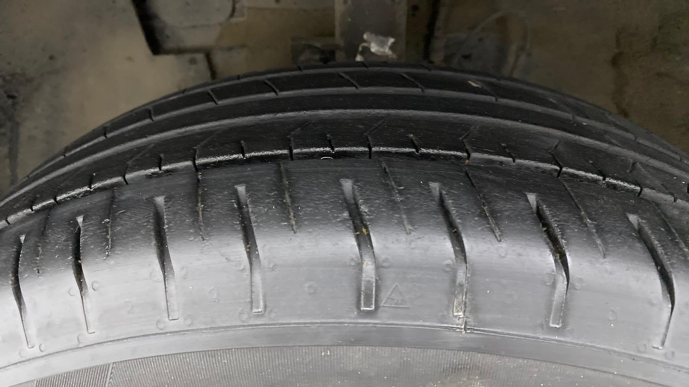 2022 Hyundai VENUE S+ 1.2, Petrol, Manual, 20,228 km, Left Front Tyre Tread