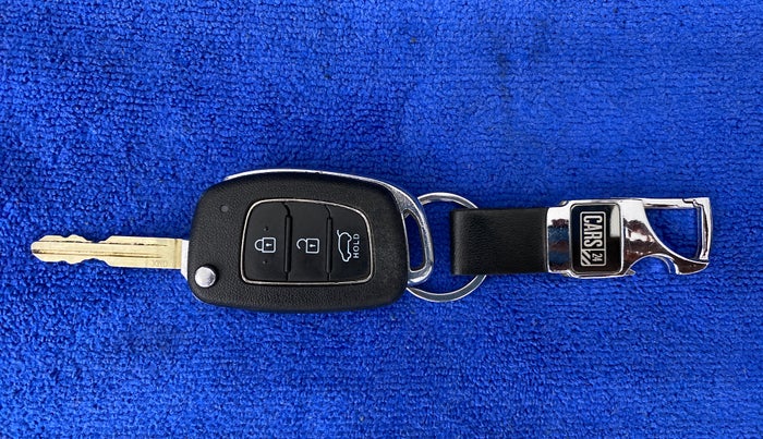 2022 Hyundai VENUE S+ 1.2, Petrol, Manual, 20,228 km, Key Close Up