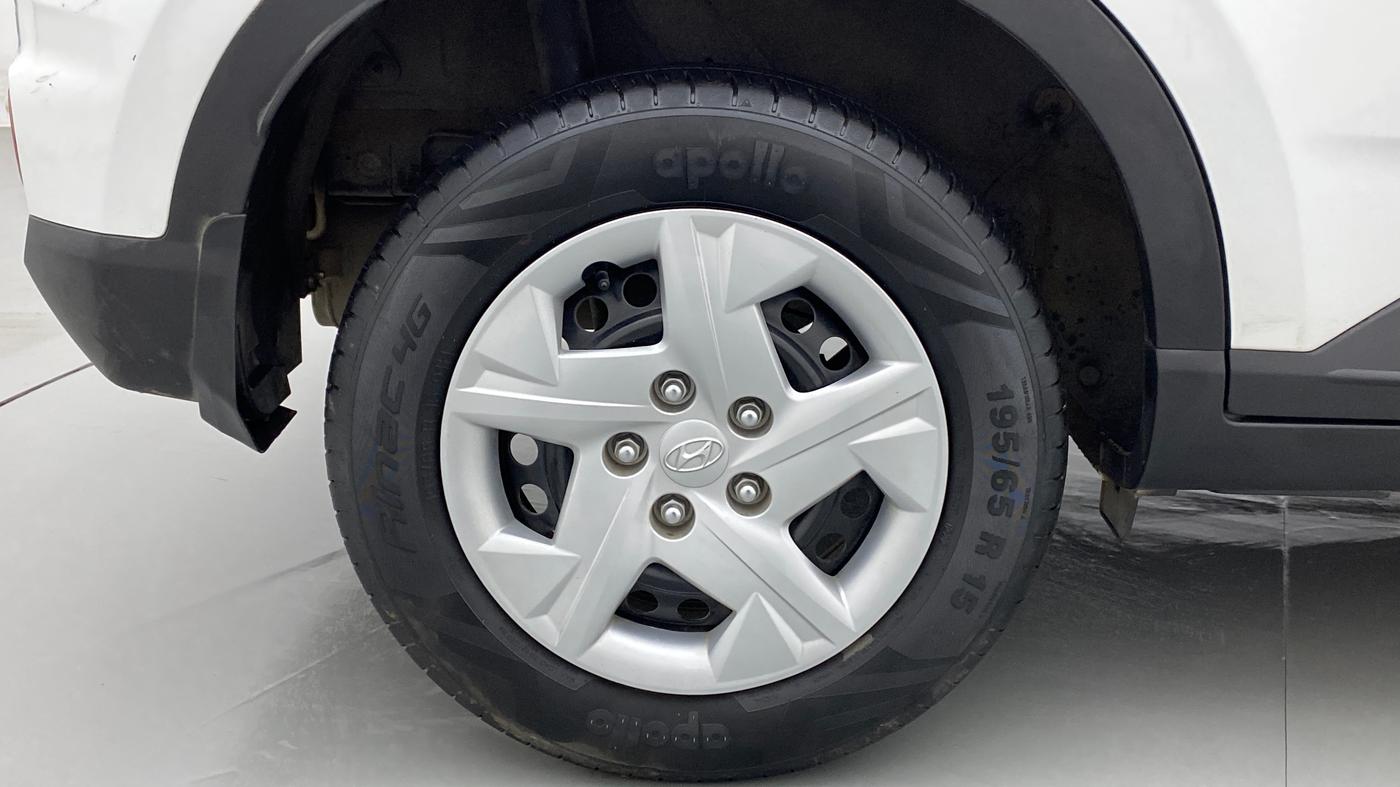 2022 Hyundai VENUE S+ 1.2, Petrol, Manual, 20,228 km, Right Rear Wheel