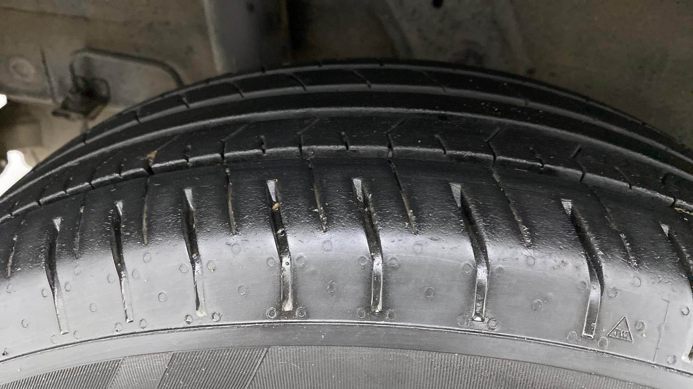 2022 Hyundai VENUE S+ 1.2, Petrol, Manual, 20,228 km, Right Rear Tyre Tread