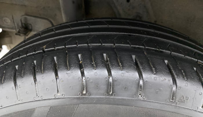 2022 Hyundai VENUE S+ 1.2, Petrol, Manual, 20,228 km, Right Rear Tyre Tread