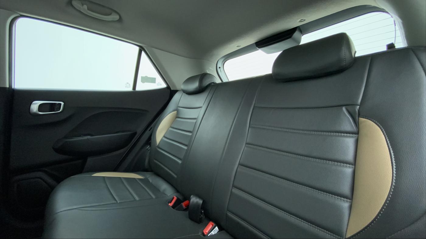 2022 Hyundai VENUE S+ 1.2, Petrol, Manual, 20,228 km, Right Side Rear Door Cabin