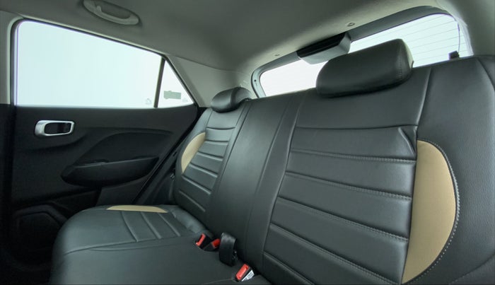 2022 Hyundai VENUE S+ 1.2, Petrol, Manual, 20,228 km, Right Side Rear Door Cabin