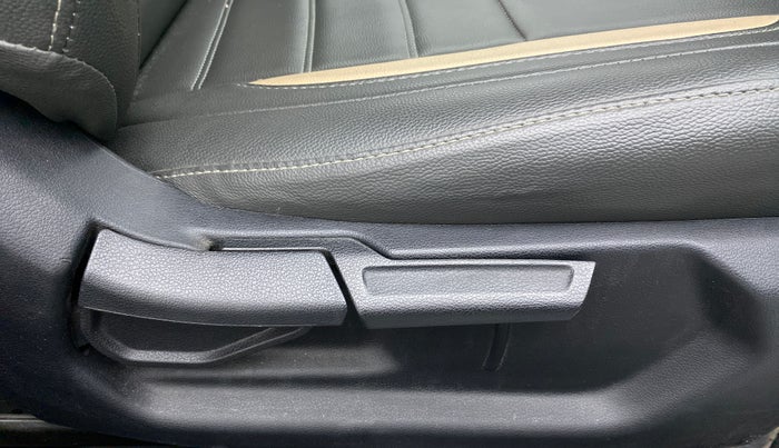 2022 Hyundai VENUE S+ 1.2, Petrol, Manual, 20,228 km, Driver Side Adjustment Panel