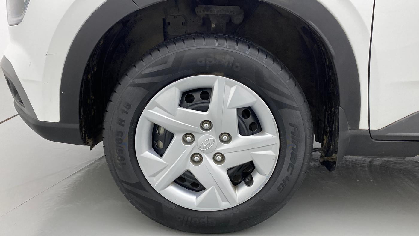 2022 Hyundai VENUE S+ 1.2, Petrol, Manual, 20,228 km, Left Front Wheel