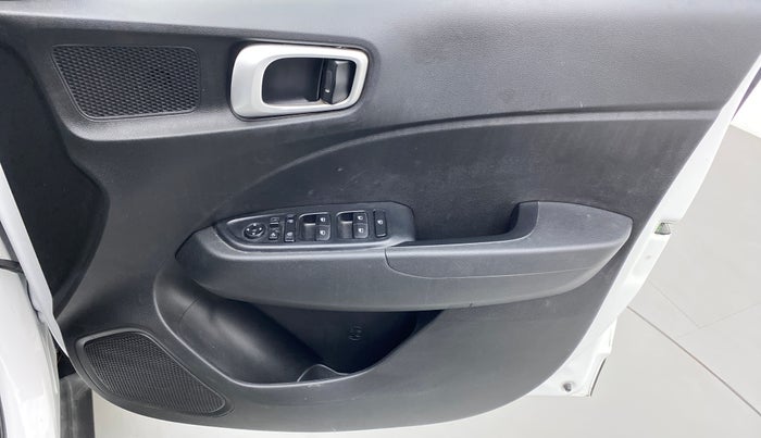 2022 Hyundai VENUE S+ 1.2, Petrol, Manual, 20,228 km, Driver Side Door Panels Control