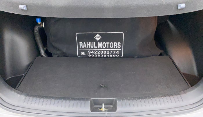 2016 Hyundai Creta SX PLUS 1.6 PETROL, CNG, Manual, 37,051 km, Boot Inside