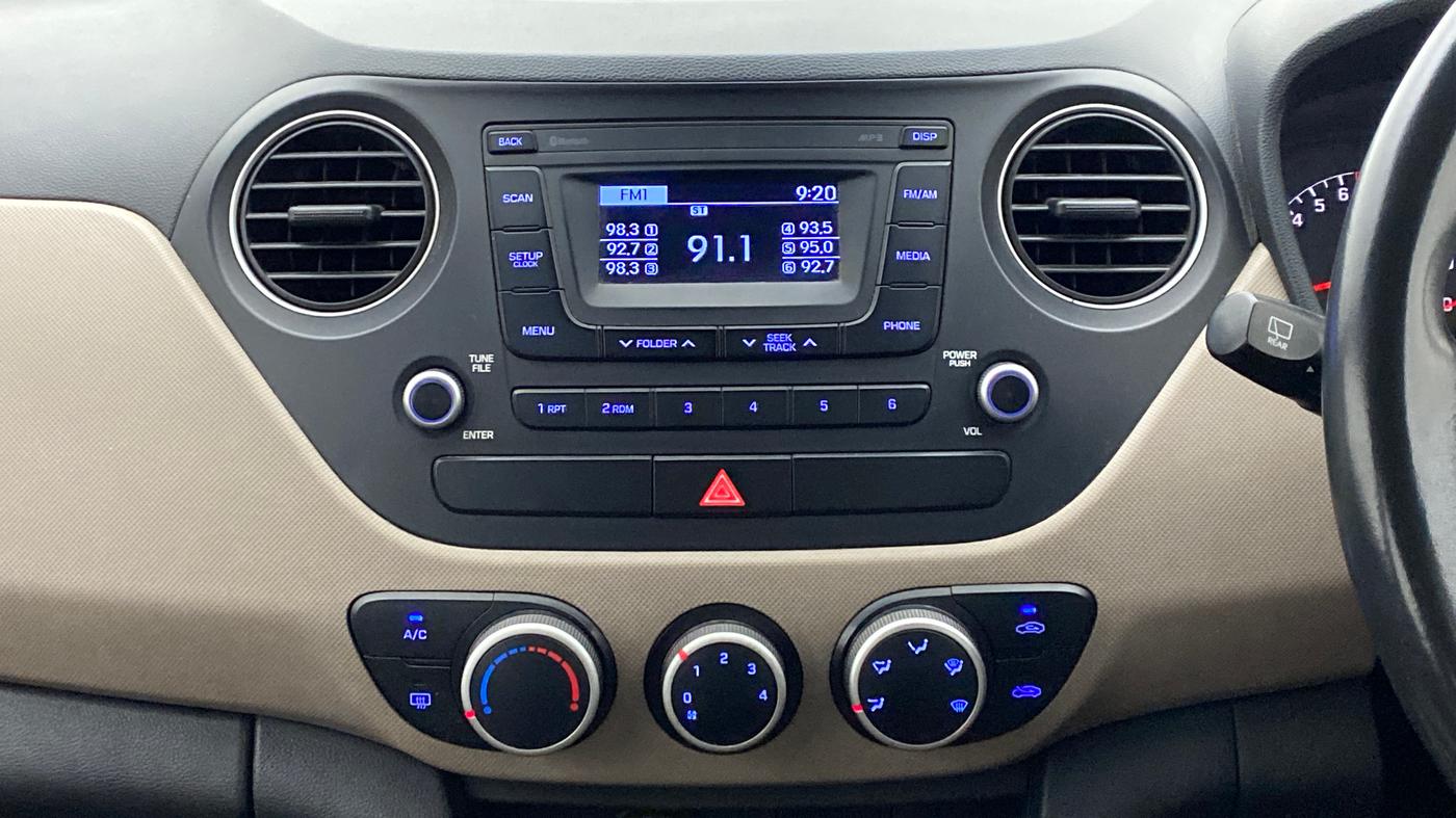 2016 Hyundai Grand i10 ASTA 1.2 (O) VTVT, Petrol, Manual, 66,057 km, Air Conditioner